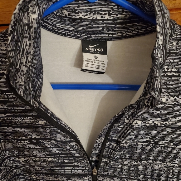 🖤 Nike Pro Dry fit long sleeve shirt. - Picture 4 of 6